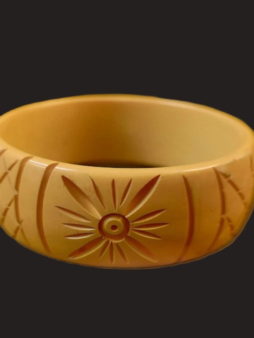Vintage 1940's Bakelite Carved Butterscotch Bangle Bracelet -1"w EUC - Picture 5 of 7